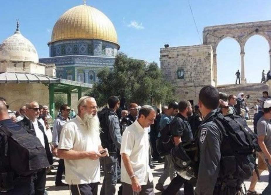 Puluhan Pemukim Zionis Serang Masjid Al-Aqsa