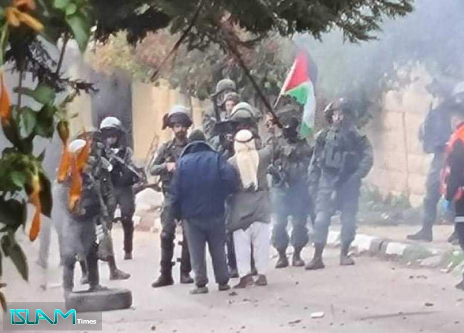 125 Palestinians Injured As “Israeli” Settlers, Troops Raid Village in W Bank