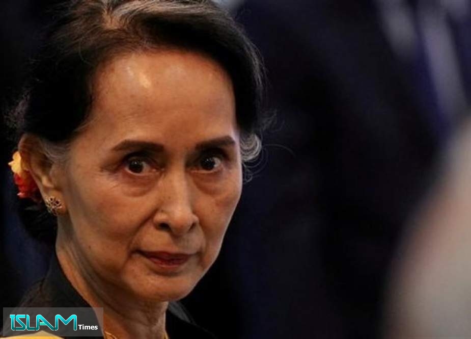 Myanmar’s Suu Kyi Hit with New Convictions, Jail Term