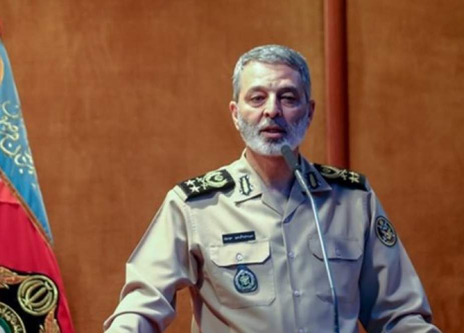قائد الجيش الايراني: الثورة الإسلامية حققت منجزات قل نظيرها