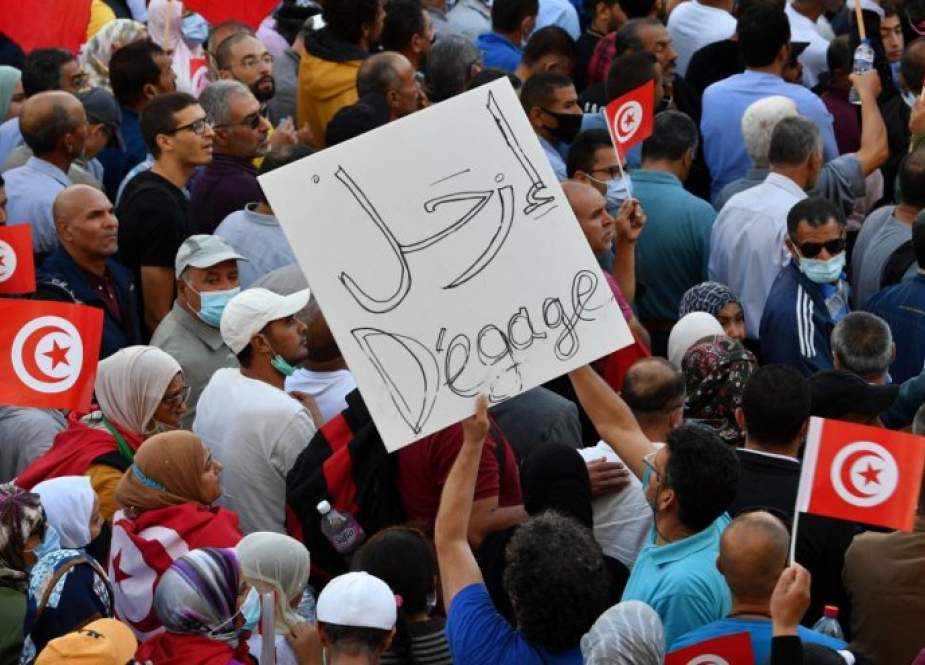 تونس... أحزاب معارضة للرئيس تتظاهر في شارع الحبيب بورقيبة