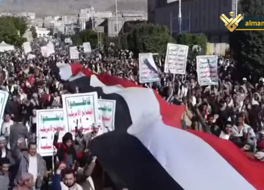 Warga Yaman Berkumpul di Lapangan Sanaa untuk Mengutuk Pembantaian yang Dipimpin Saudi