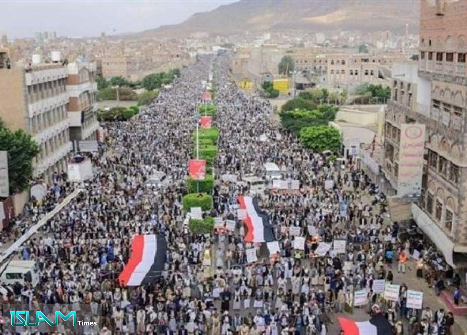 Yemenis Condemn Saudi-Led Coalition Air Raids in Massive Rally
