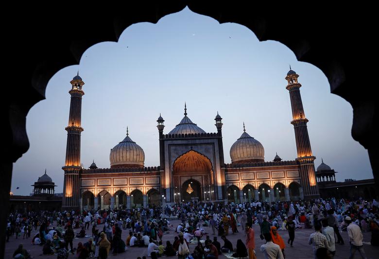 Muslims eat their Iftar (breaking fast) meal on the second day of the Muslim fasting month of Ramadan at the Jama Masjid in the old quarters of Delhi, India, April 4.