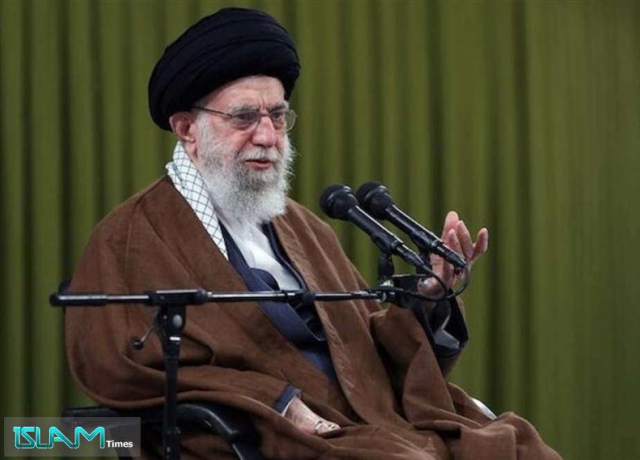 Ayatollah Khamenei: US Getting Weaker Day By Day - Islam Times