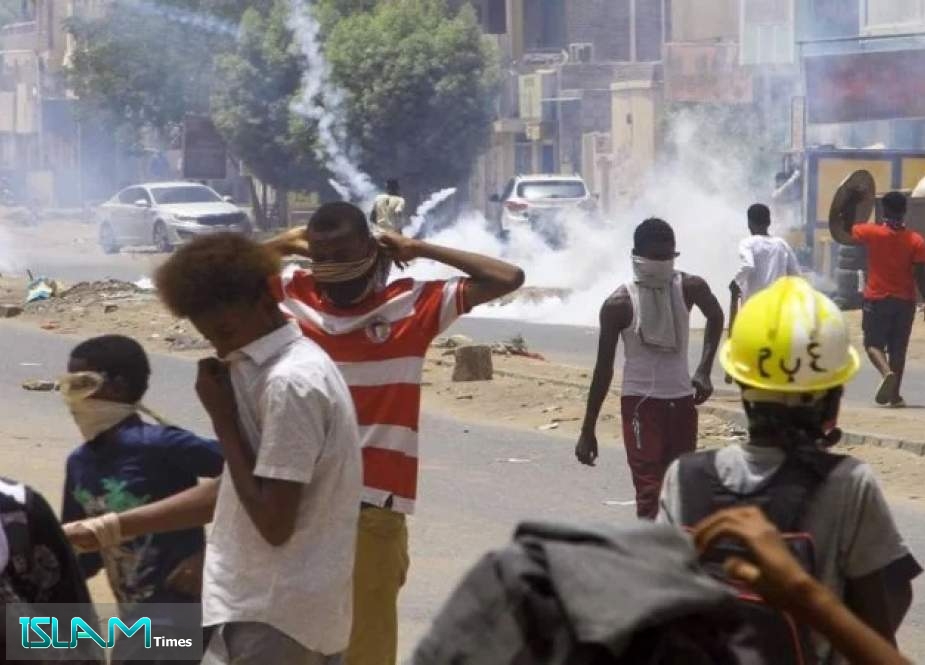 Sudanese Security Forces Kill Protester during Fresh Anti-Coup Demonstrations