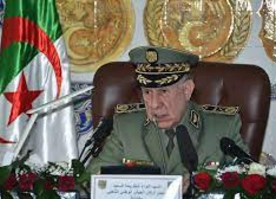 الجيش الجزائري يحذر من مؤامرات تستهدف وحدة البلاد