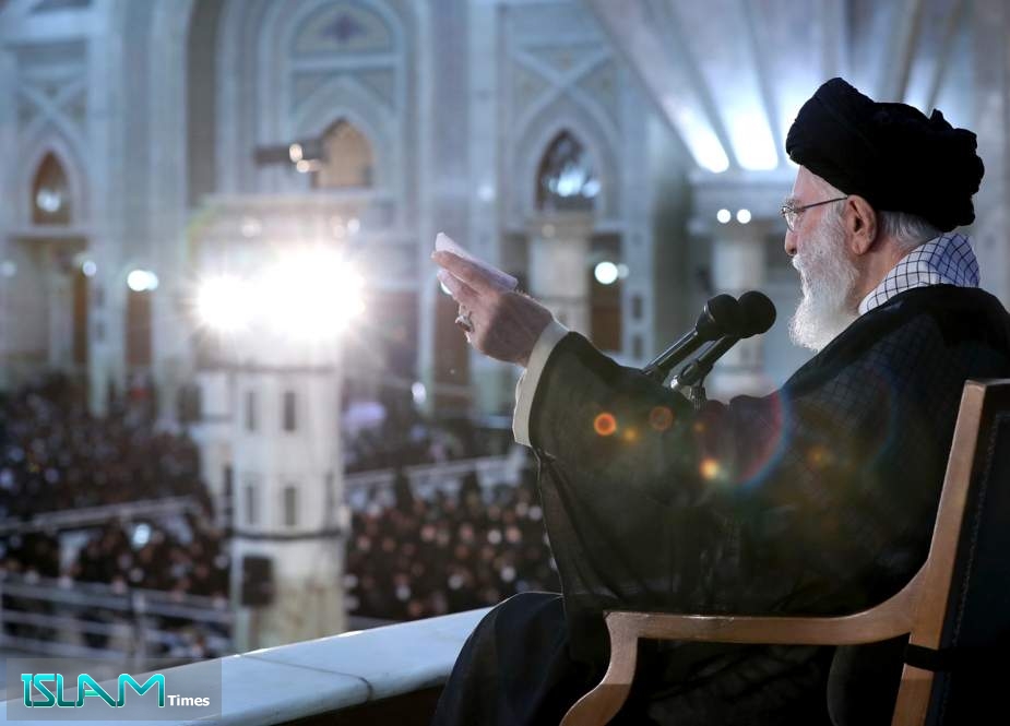Ayatollah Khamenei: Imam Khomeini Helps Young Generation Find Its Way