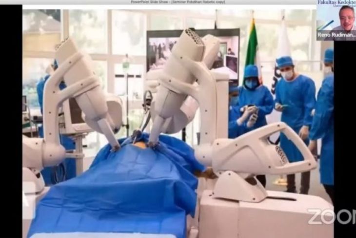 Kemenkes Kembangkan Pusat Bedah Robotik Indonesia di Dua Rumah Sakit