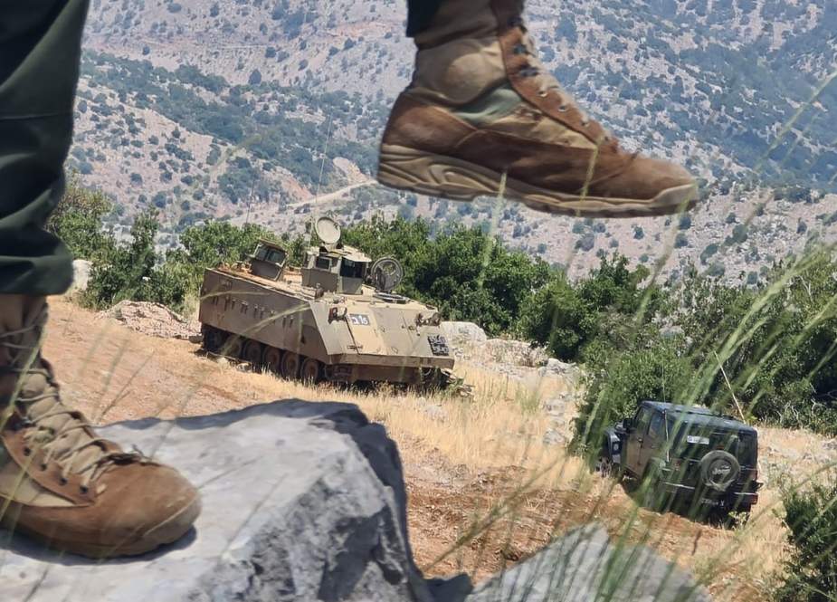  Sepatu Tempur Hizbullah di atas Tank Militer Israel
