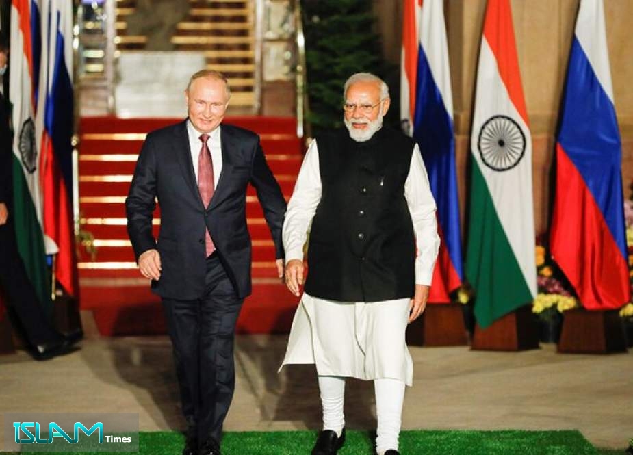 بوتين ومودي يبحثان تطوير العلاقات بين روسيا والهند