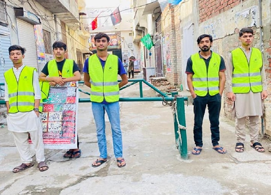لاہور، آئی ایس او کے رضاکار مجالس عزا کے دوران خدمات انجام دیتے ہوئے