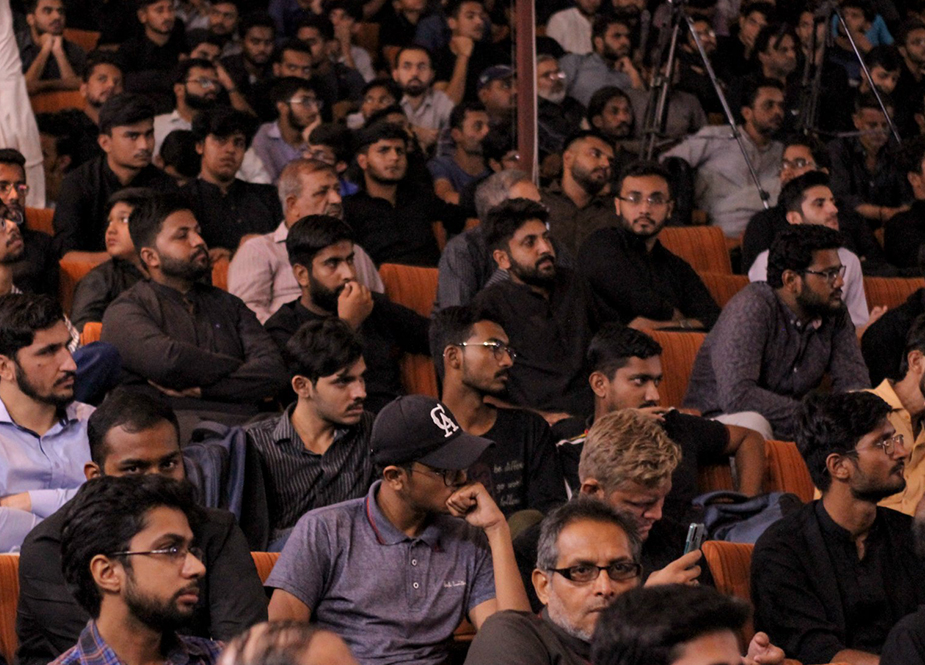 جامعہ این ای ڈی کراچی میں عظیم الشان یوم حسینؑ کا اجتماع، اساتذہ، طلباء و طالبات کی شرکت