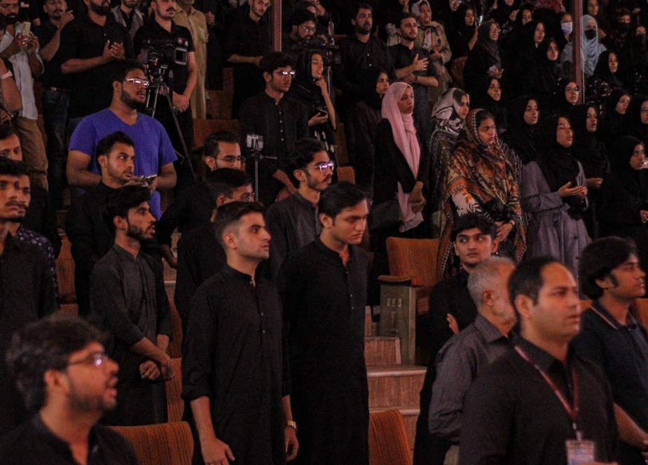 جامعہ این ای ڈی کراچی میں عظیم الشان یوم حسینؑ کا اجتماع، اساتذہ، طلباء و طالبات کی شرکت