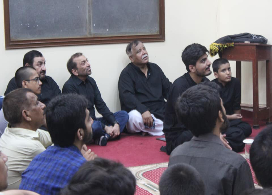 کراچی میں منعقدہ مجالس عزا میں سینئر سیاستدان ڈاکٹر فاروق ستار کی شرکت
