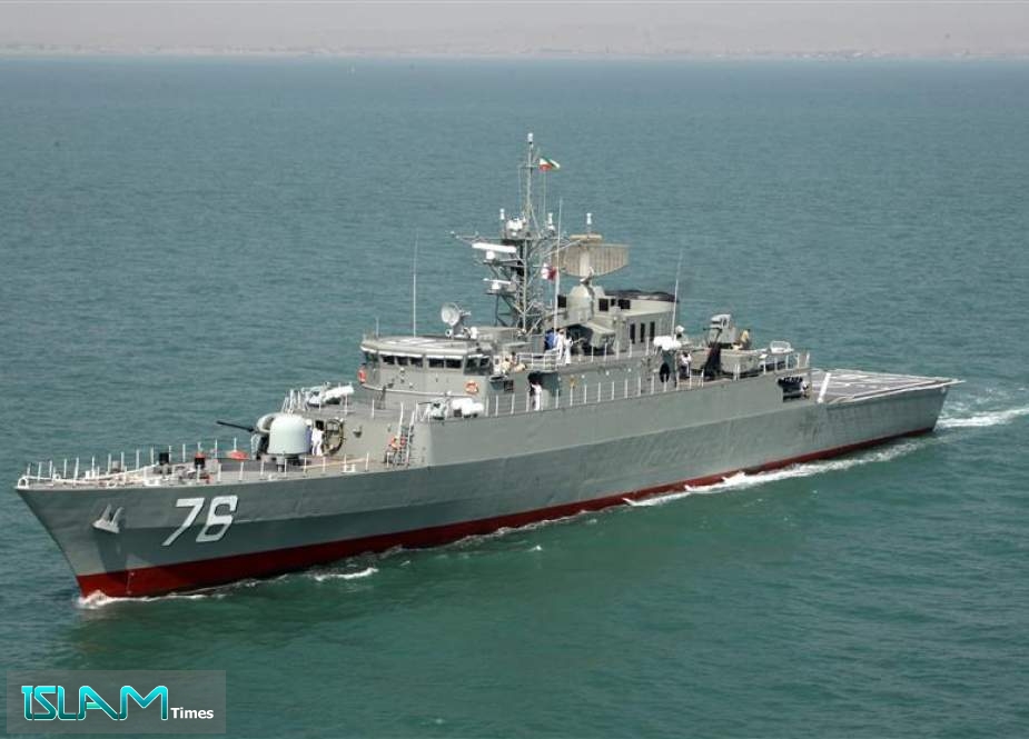 Iranian Navy Shoos Away Pirates in Red Sea