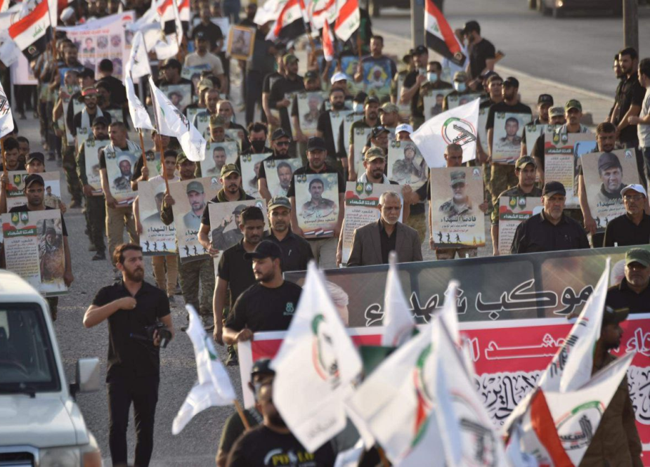 عراقی عوام کا الحشد الشعبی سے محبت کے اظہار کے لئے پیدل مارچ