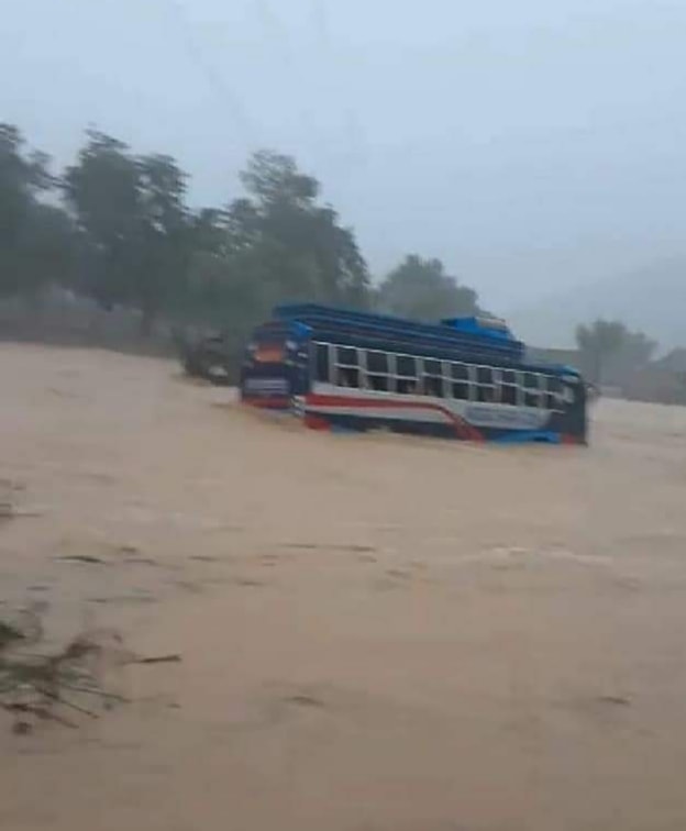 ڈیرہ اسماعیل خان میں شدید بارشیں، کئی علاقے زیر آب، لوگوں کی نقل مکانی