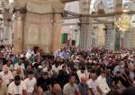 بالصور.. الآلاف يؤمّون الأقصى بصلاة الفجر في جمعة ’رباطنا درع’