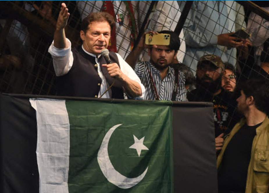 جدال عمران خان با اتحاد دولت و ارتش پاکستان
