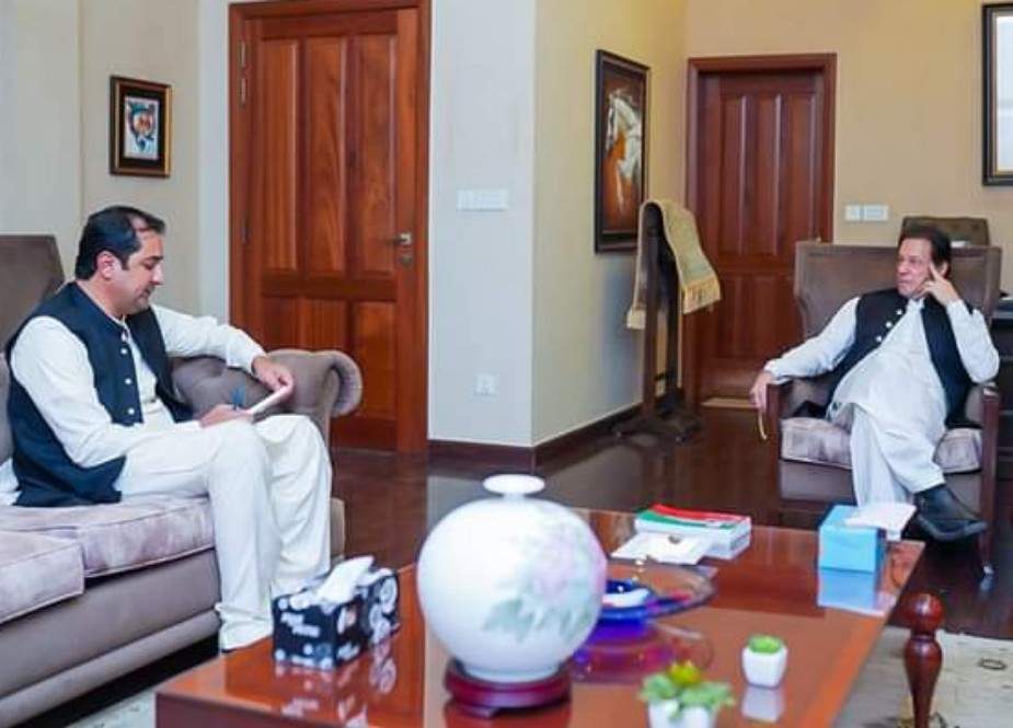 وزیر اعلیٰ گلگت بلتستان خالد خورشید کی عمران خان سے اہم ملاقات