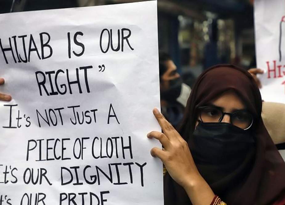 حجاب پر پابندی کا معاملہ، حکومت اقلیتوں کی آواز کو نہیں دبا رہی ہے، تشار مہتا