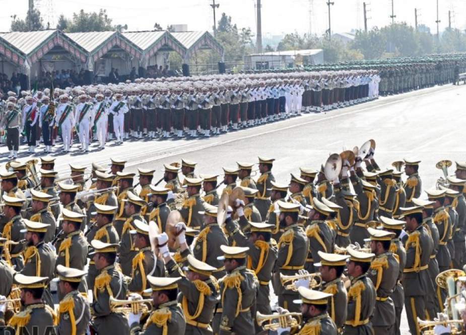 انطلاق مراسم استعراض القوات المسلحة في طهران وكافة انحاء البلاد