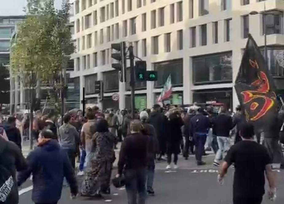 Orang-orang Pro-Revolusi Islam yang Tinggal di London Menanggapi Perusuh di Iran