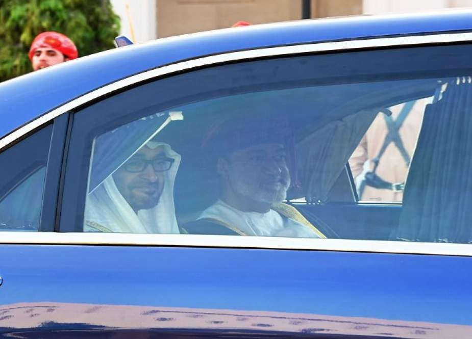رئيس الإمارات يصل مسقط لبحث العلاقات ومستجدات أوضاع المنطقة