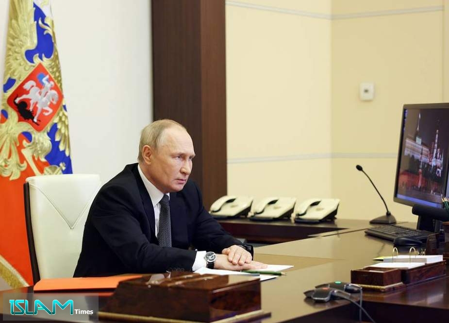 Putin Signs Decree on Imposing Martial Law in Four New Russian Regions ...