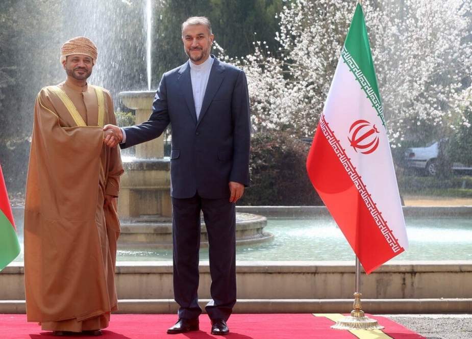 وزير خارجية عمان يصل إلى طهران
