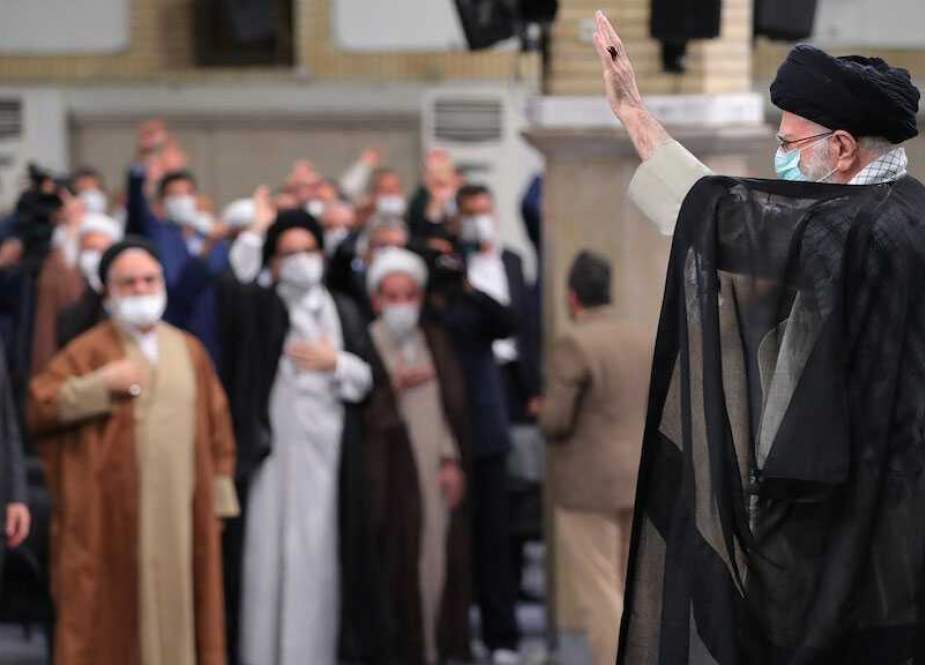Imam Khamenei: Kemajuan Iran Membatalkan Logika ‘Demokrasi Liberal’