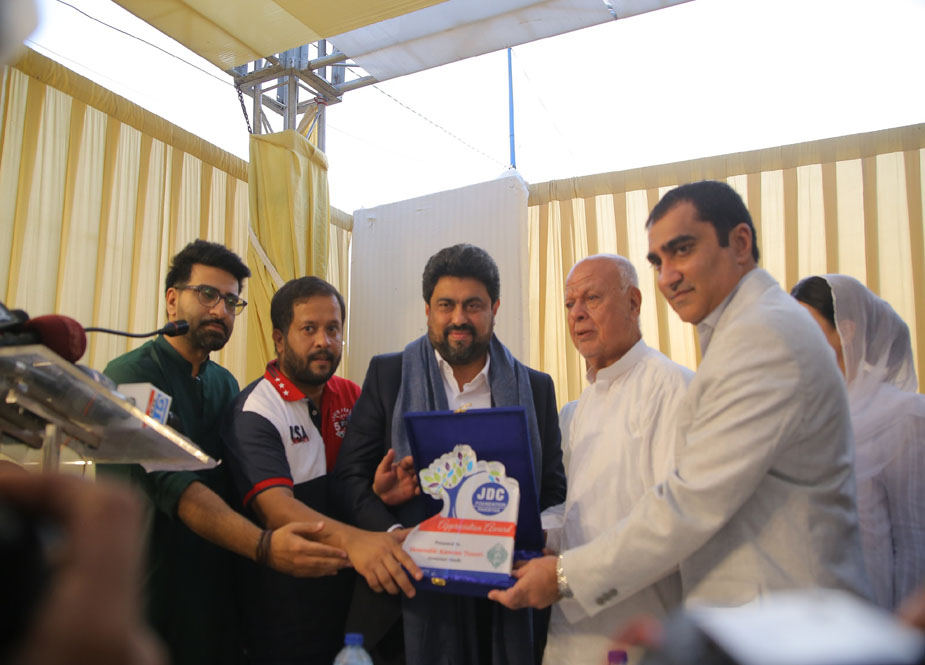 گورنر سندھ کامران ٹیسوری کا جے ڈی سی کے تحت قائم اولڈ ایج ہوم نارتھ کراچی کا دورہ