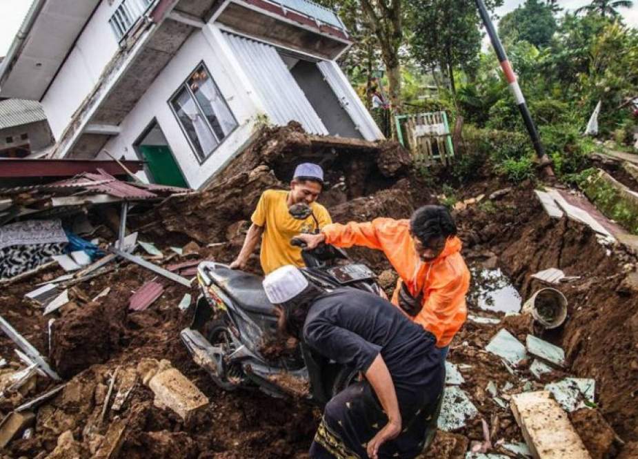 ارتفاع حصيلة القتلى جراء الزلزال في إندونيسيا إلى 