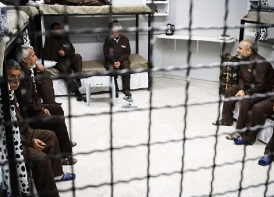 السجون الإسرائيلية تفتقد أدنى مقومات الإنسانية... الأسرى الفلسطينيين في خطر