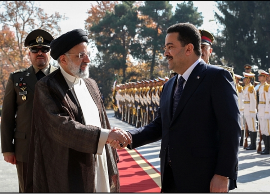 آیت‌ الله رئیسی عراق کے وزیراعظم کا استقبال کرتے ہوئے