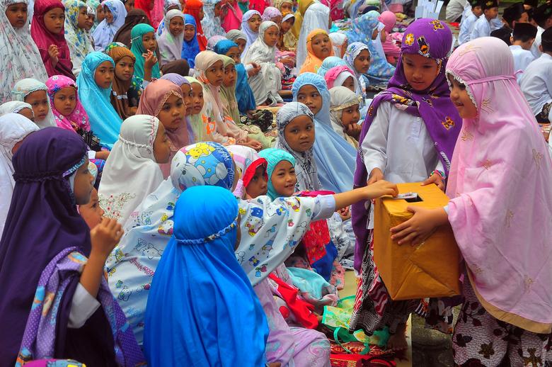 Students collect donation after offering mass prayers for the earthquake victims in Cianjur, at an Islamic school in Kudus, Central Java province, Indonesia, November 23, 2022.