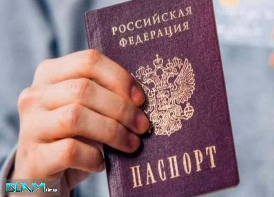 Snowden Receives Russian Passport