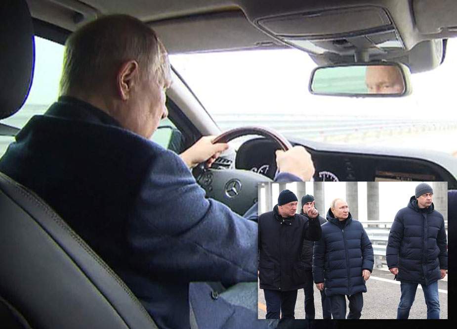 Putin sükan arxasında Krım körpüsündən keçdi