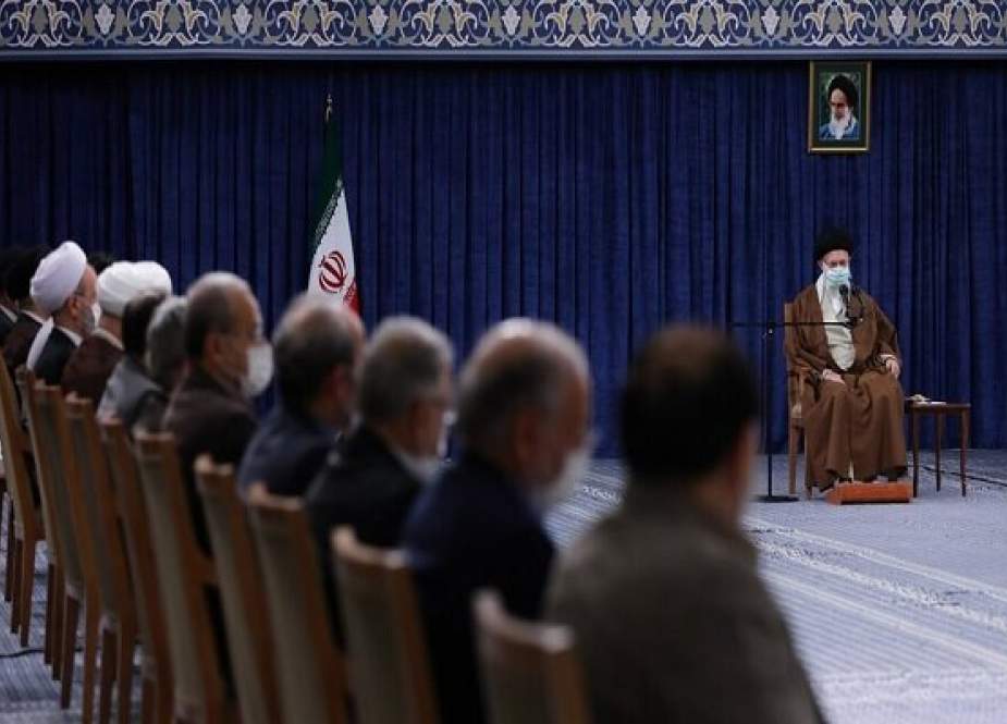 Imam Ali Khamenei Menerima Anggota Dewan Tertinggi Revolusi Kebudayaan