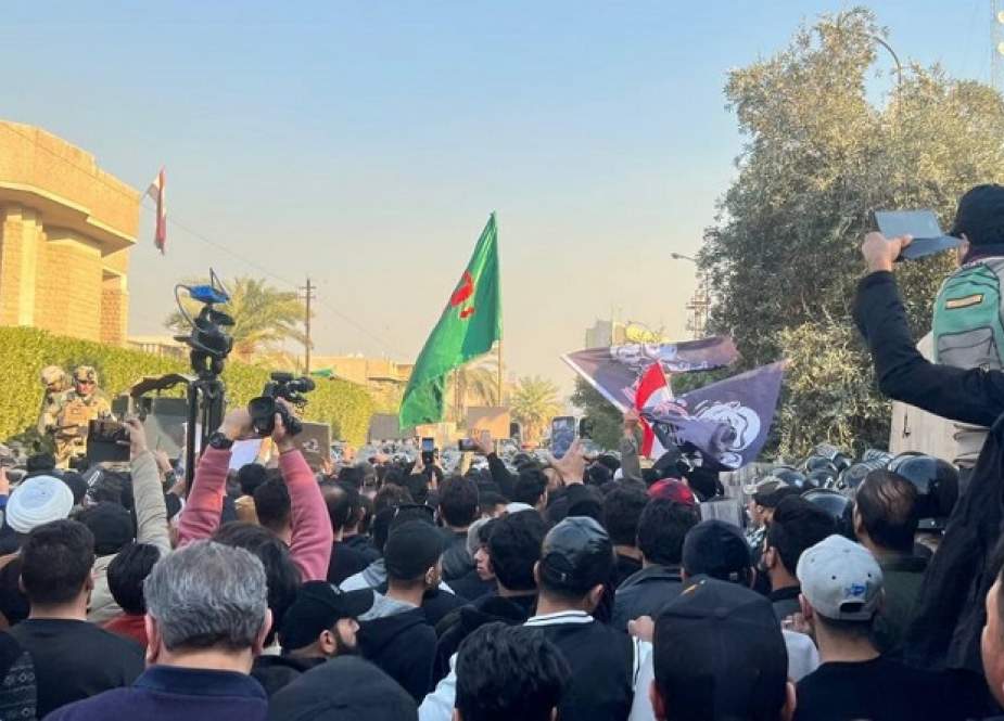 إحتجاجات قرب السفارة السويدية ببغداد