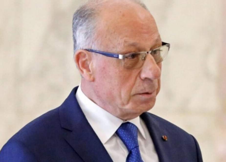 وزير الدفاع اللبناني يطالب بإقالة قائد الجيش