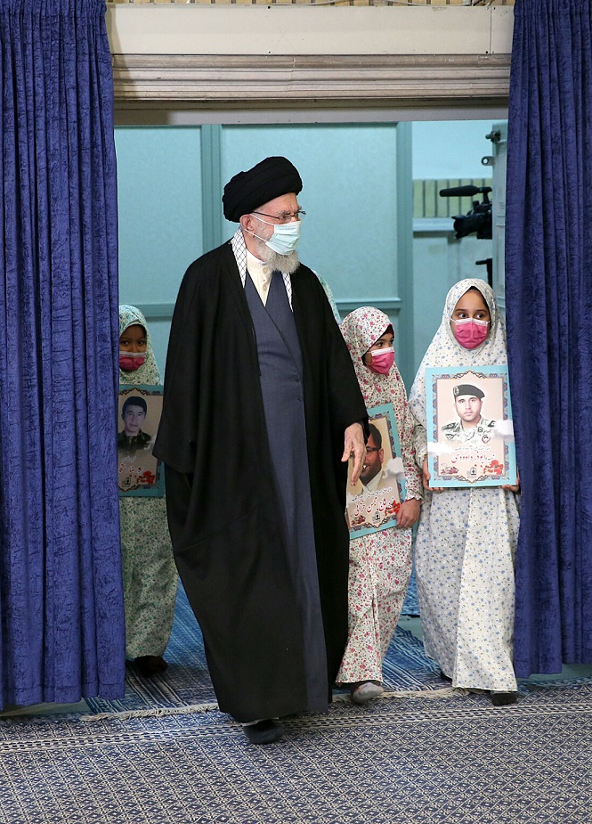 تہران، رہبر انقلاب اسلامی آیت اللہ سید علی خامنہ ای کی یوم پدر پر بچوں سے ملاقات