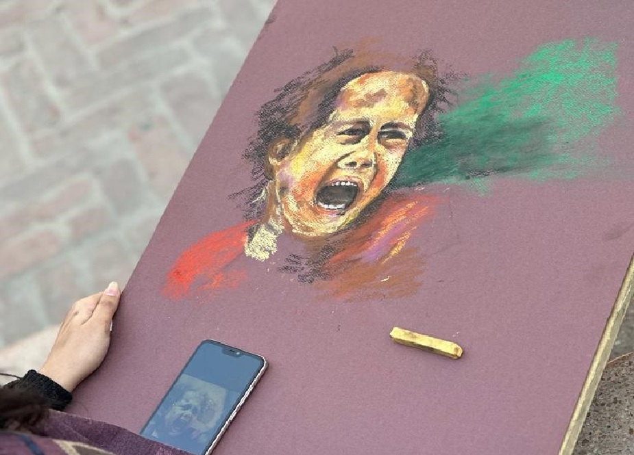 یوم یکجہتی کشمیر کے موقع پر الحمرا ہال لاہور میں پیٹنگز کے مقابلے اور نمائش