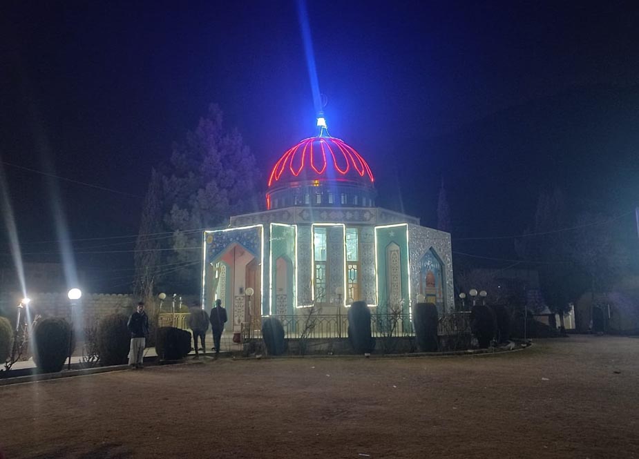 شہید ضیا الدین رضوی کے مزار پر چراغاں