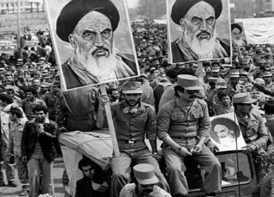 کيف انهار النظام البهلوي في إيران خلال عشرة أيام؟