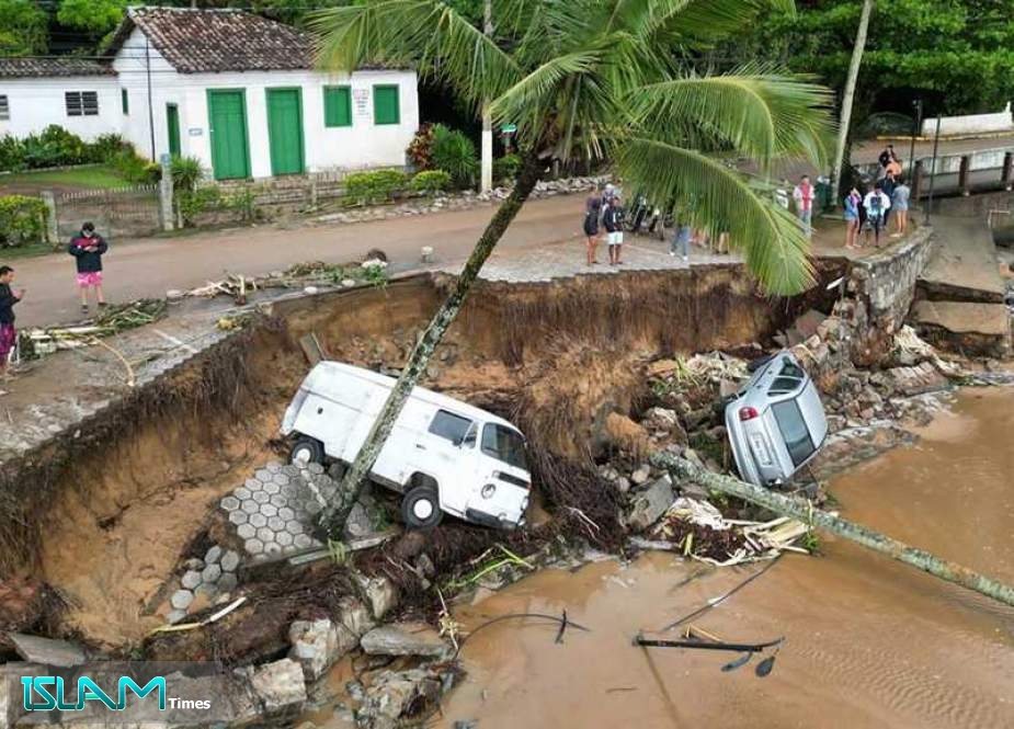 Brazil Floods Dozens Dead As Flooding, Landslides Hit Carnival