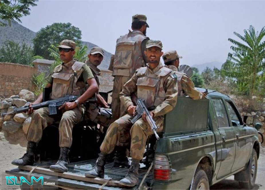 Suicide Bomber Kills Nine Police Officers in Pakistan
