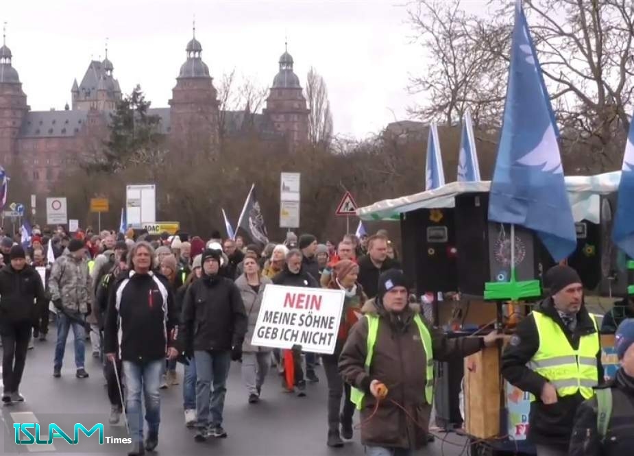 Protesters in Germany Rally against Arms Deliveries to Ukraine