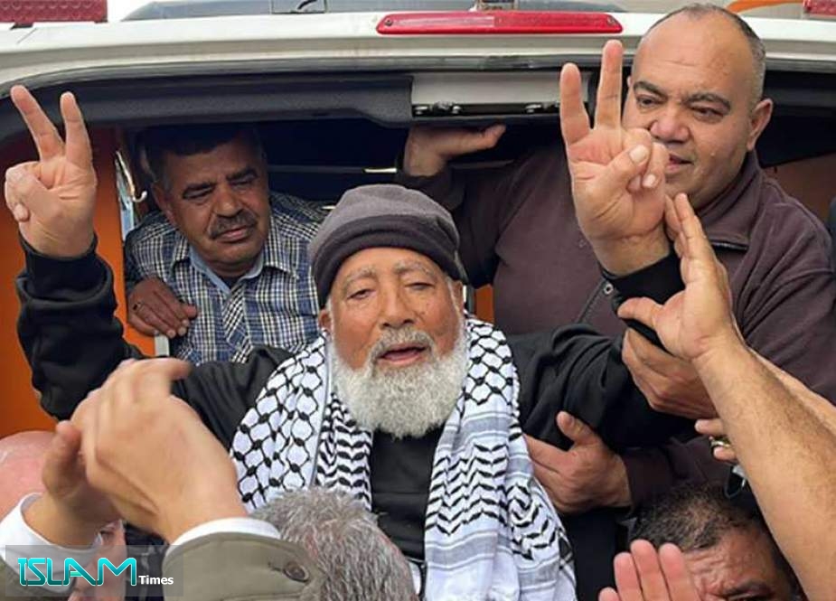 83-yo Palestinian Detainee Liberated after 17 Years in ‘Israeli’ Prisons